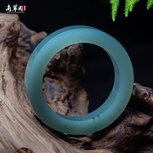 冰胶蓝翡翠手镯
