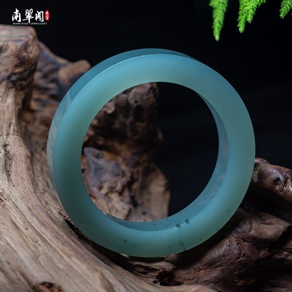 冰胶蓝翡翠手镯